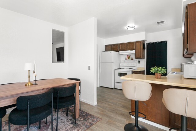 3150-3180 Franklin St, Anderson, CA 96007 - kitchen with white appliances, light countertops, a peninsula, wood finished floors, and visible vents