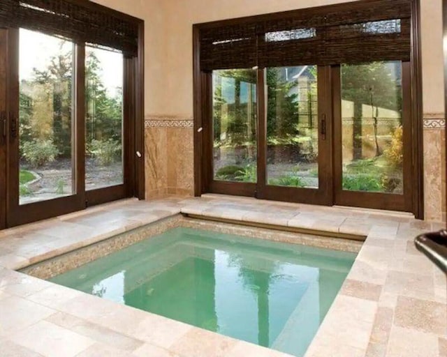 1968 Bechelli Ln, Redding, CA 96002 - view of pool featuring an in-ground hot tub and a swimming pool