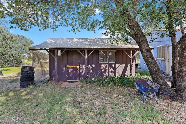 view of outdoor structure featuring an outdoor structure