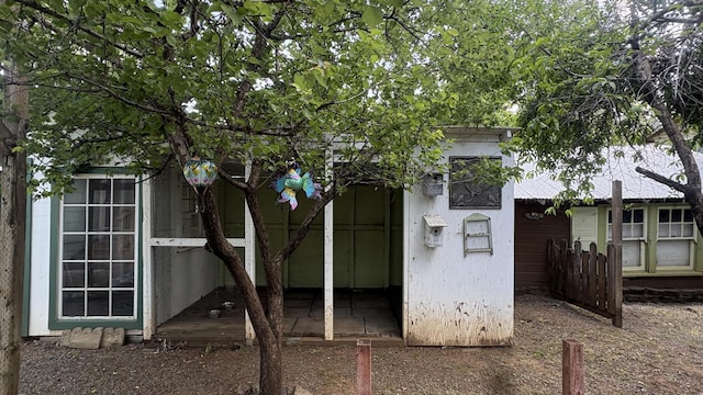 view of outdoor structure with an outdoor structure