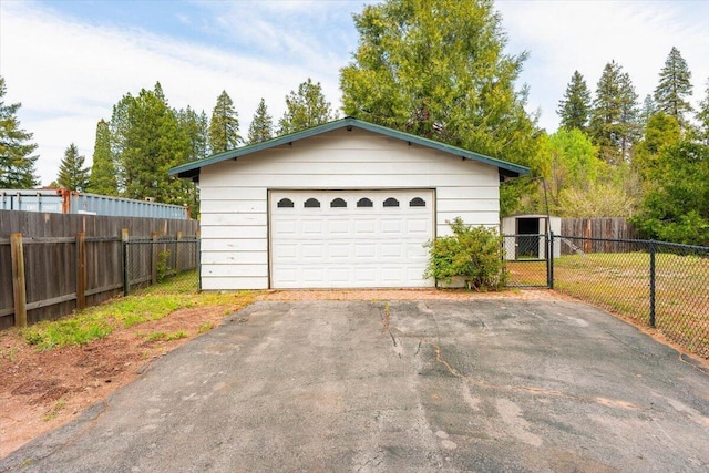 979 Lassen Ln, Mount Shasta, CA 96067 - detached garage with fence and a gate