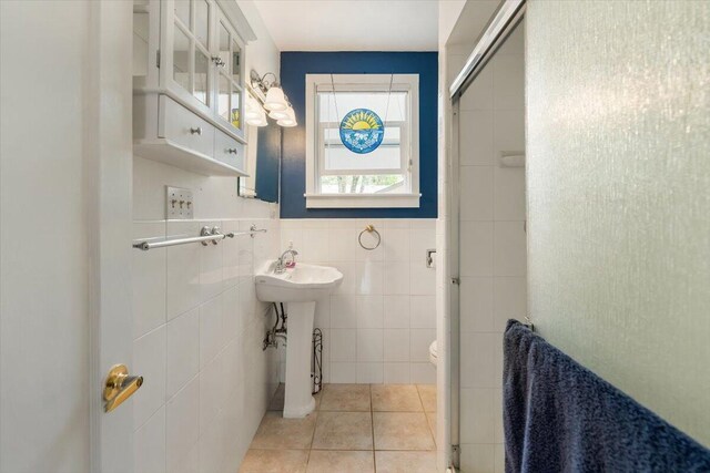 979 Lassen Ln, Mount Shasta, CA 96067 - full bath with toilet, tile walls, a sink, and tile patterned flooring