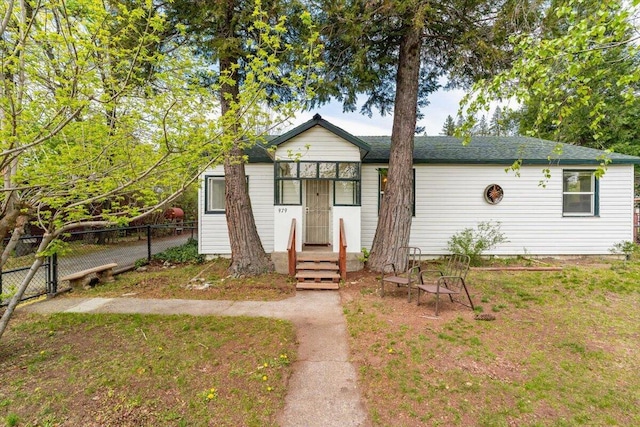 979 Lassen Ln, Mount Shasta, CA 96067 - view of front of house with fence