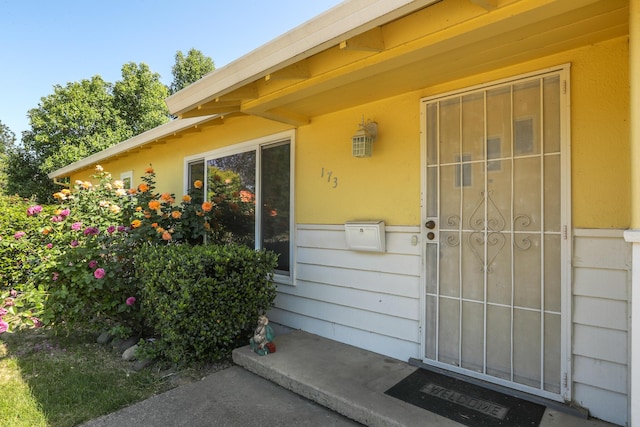 view of entrance to property