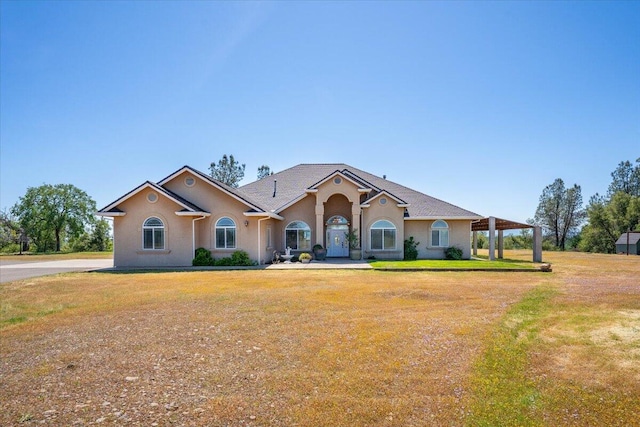 view of front of home featuring stucco siding and a front lawn
