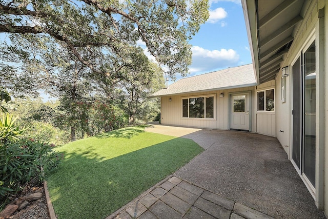view of yard featuring a patio