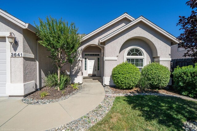 3641 Deuce Way, Redding, CA 96002 - entrance to property featuring stucco siding