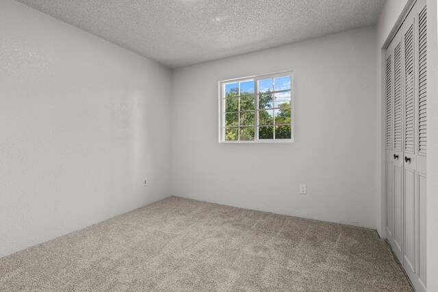 19017 Snowflake Ln, Redding, CA 96003 - unfurnished bedroom featuring carpet, a closet, and a textured ceiling