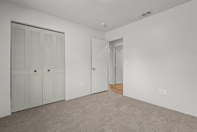 19017 Snowflake Ln, Redding, CA 96003 - unfurnished bedroom with carpet floors, a textured ceiling, and a closet