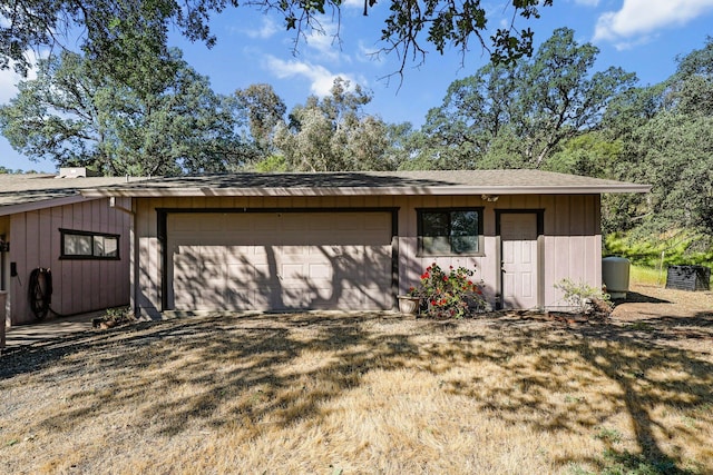 21030 Shangrila Dr, Red Bluff, CA 96080 - garage with driveway