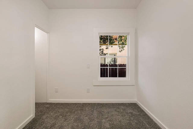 1048 Franklin St, Red Bluff, CA 96080 - carpeted empty room with baseboards