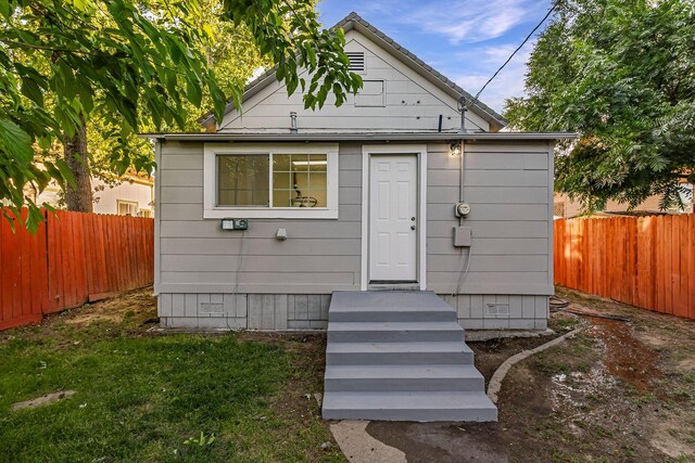 1048 Franklin St, Red Bluff, CA 96080 - view of outdoor structure featuring a fenced backyard