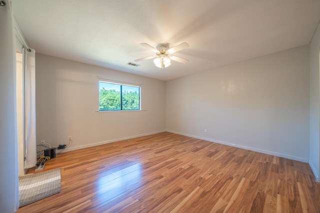 unfurnished room featuring light wood-style floors, baseboards, and ceiling fan