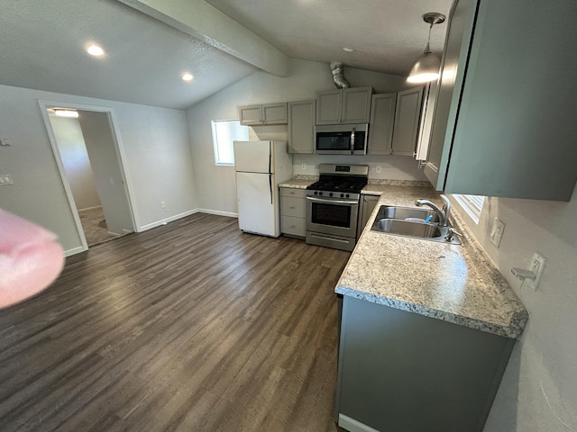 kitchen with stainless steel appliances, a sink, dark wood-type flooring, light countertops, and gray cabinetry