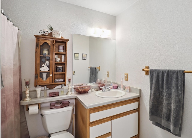 14851 Ravine Rd, Redding, CA 96003 - bathroom with vanity, toilet, curtained shower, and a textured wall