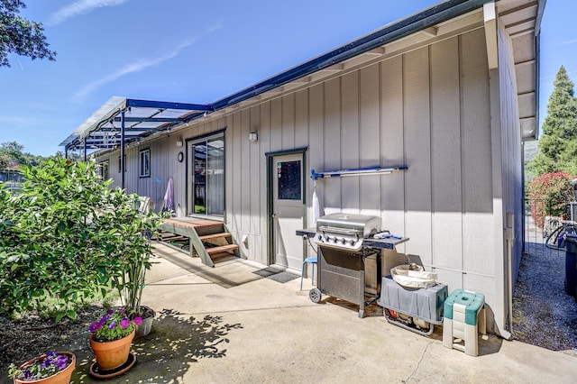 14851 Ravine Rd, Redding, CA 96003 - rear view of house with a patio