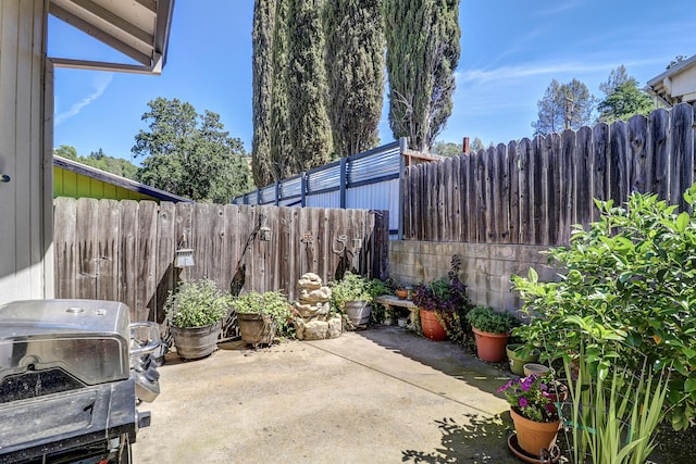 14851 Ravine Rd, Redding, CA 96003 - view of patio / terrace featuring a fenced backyard and grilling area