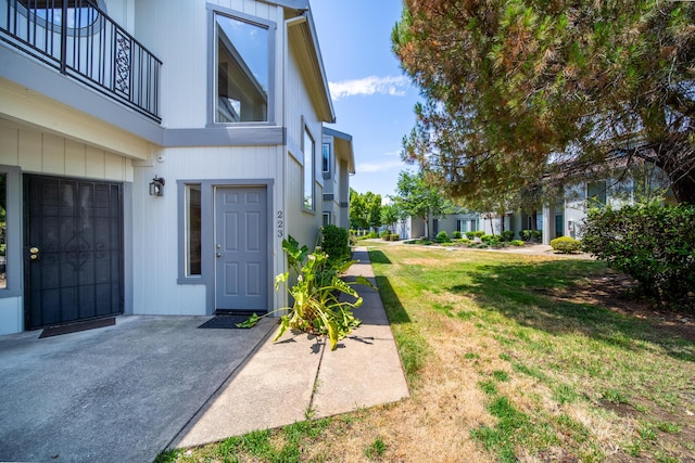 426 Ridgecrest Trl Unit 223, Redding, CA 96003 - view of green lawn