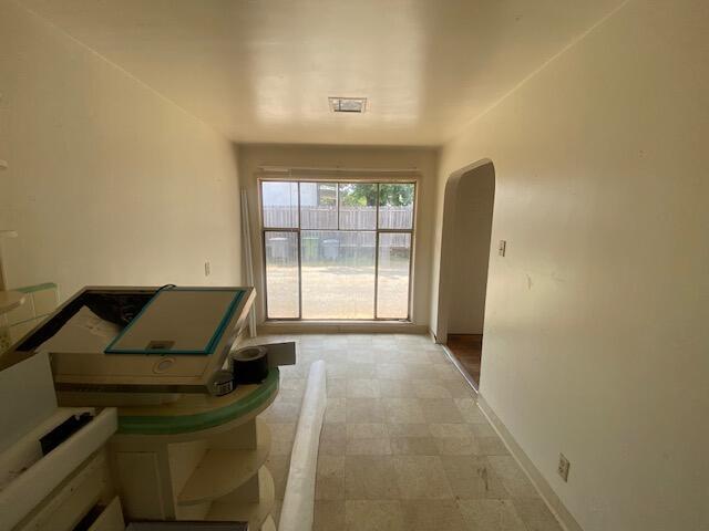 1170-1176 Orange Ave, Redding, CA 96001 - hall with arched walkways