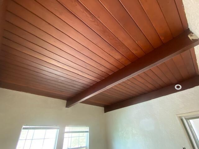 1170-1176 Orange Ave, Redding, CA 96001 - detailed view of beam ceiling and wooden ceiling