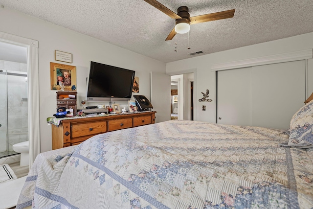 2350 Christian Ave, Redding, CA 96002 - bedroom featuring a closet, a textured ceiling, ensuite bath, and ceiling fan