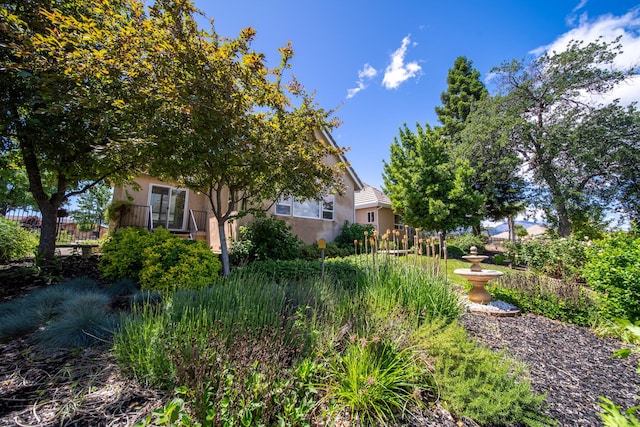 831 Santa Cruz Dr, Redding, CA 96003 - view of yard