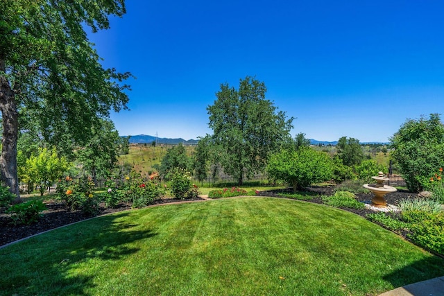 831 Santa Cruz Dr, Redding, CA 96003 - view of yard featuring a mountain view