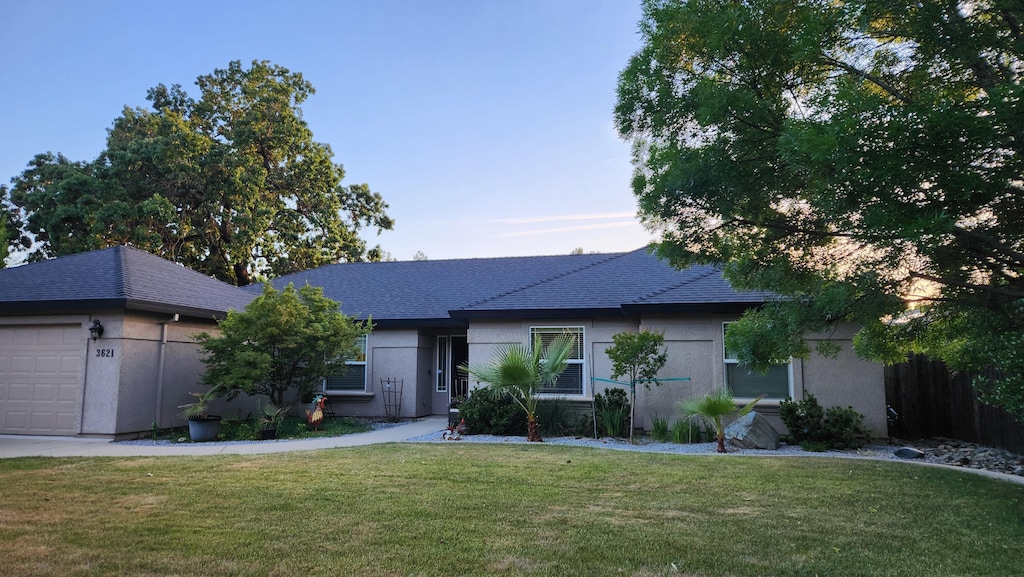 3621 Sacramento Dr, Redding, CA 96001 - single story home with a front yard, stucco siding, and an attached garage