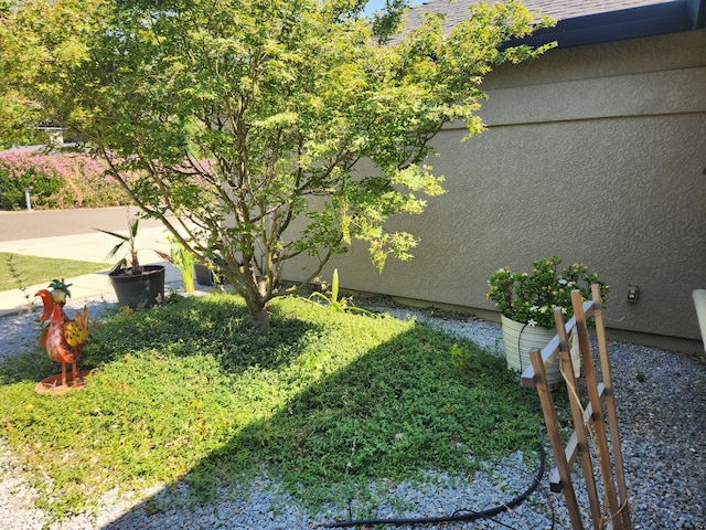 3621 Sacramento Dr, Redding, CA 96001 - view of yard
