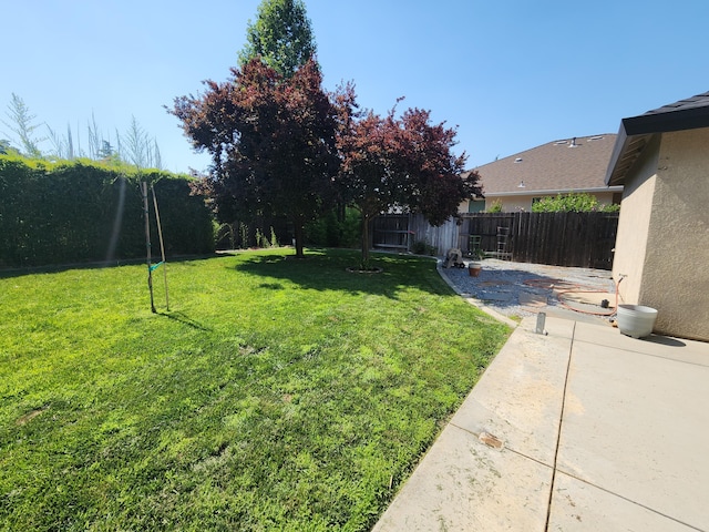 3621 Sacramento Dr, Redding, CA 96001 - fenced backyard featuring a patio