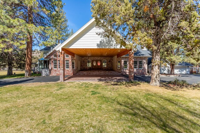 17917 Lakeshore Dr, Weed, CA 96094 - view of front of property featuring brick siding and a front yard