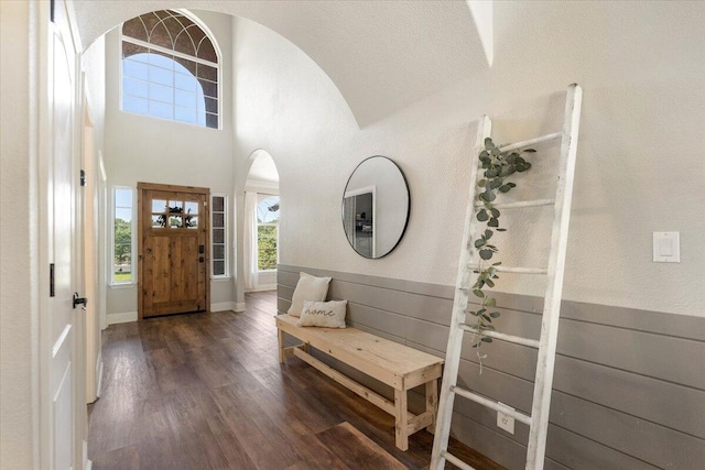 20030 Clay Ct, Cottonwood, CA 96022 - foyer entrance featuring arched walkways, wood finished floors, and vaulted ceiling