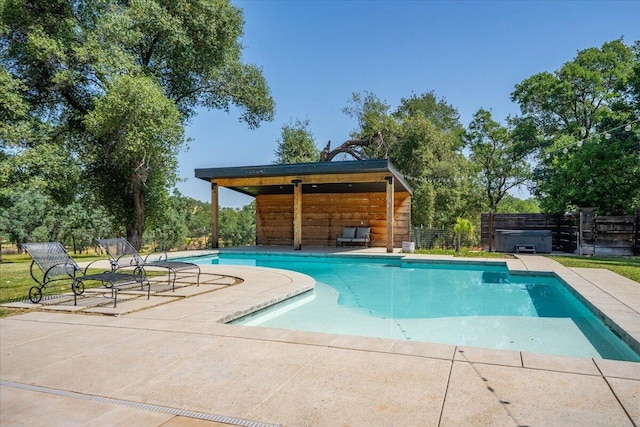 20030 Clay Ct, Cottonwood, CA 96022 - swimming pool with a hot tub, a patio area, and fence