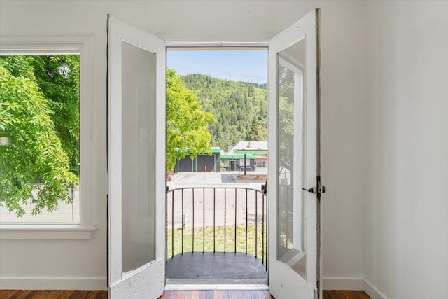 5985 Dunsmuir Ave, Dunsmuir, CA 96025 - entryway with wood finished floors and baseboards