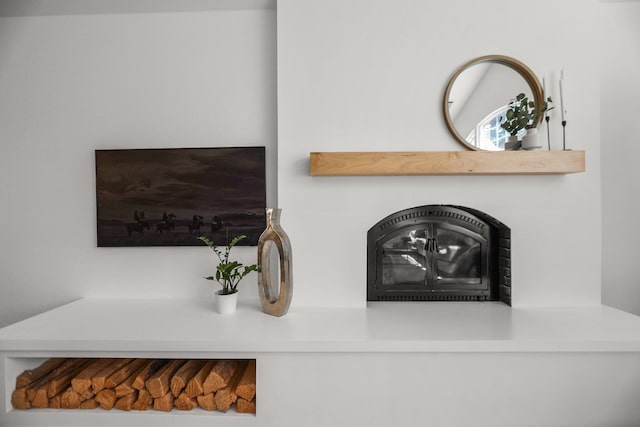 2154 Harvard Way, Redding, CA 96003 - detailed view of a glass covered fireplace