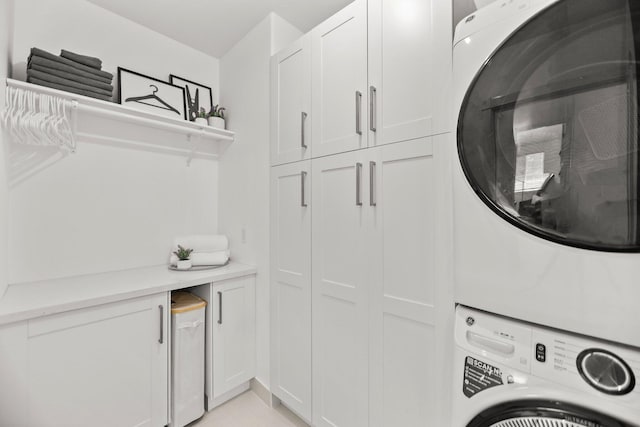2154 Harvard Way, Redding, CA 96003 - clothes washing area featuring estacked washer and dryer and cabinet space