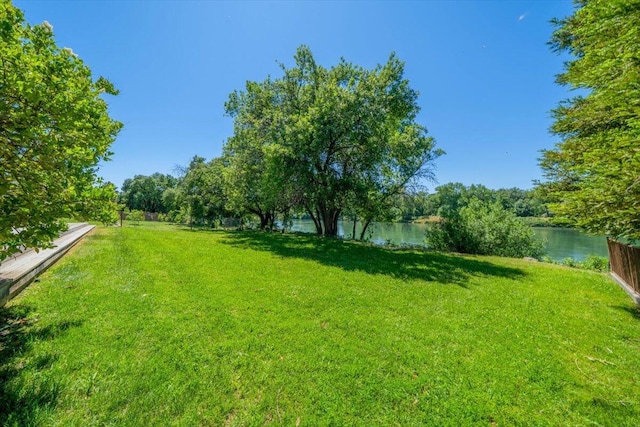 110 Agua Verdi Dr, Red Bluff, CA 96080 - view of green lawn featuring a water view