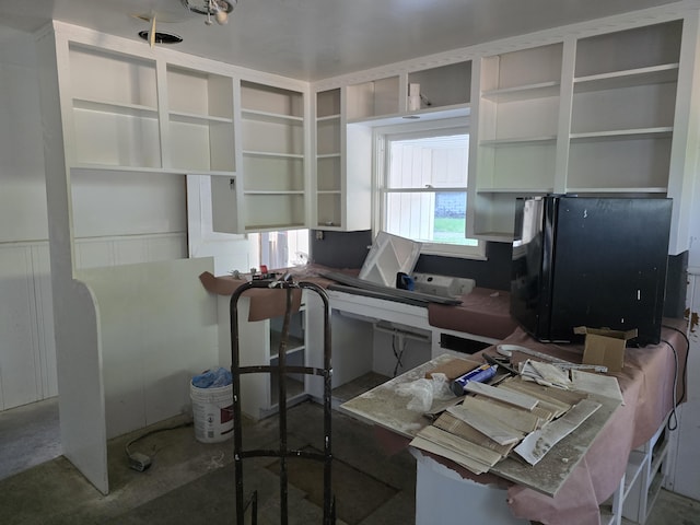4680 Cedars Rd, Redding, CA 96001 - kitchen with concrete flooring
