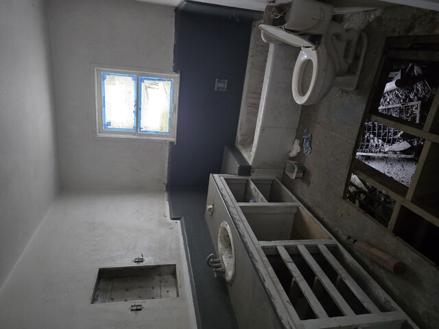 4680 Cedars Rd, Redding, CA 96001 - view of bathroom