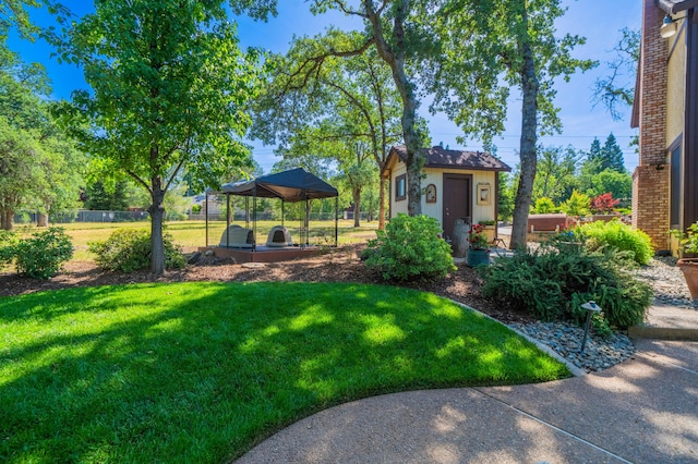 2990 Forest Hills Dr, Redding, CA 96002 - view of yard with an outbuilding