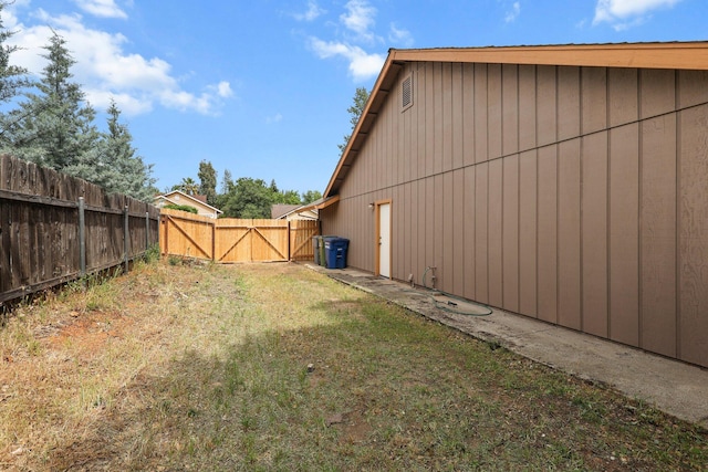 1152 Edgewood Dr, Redding, CA 96003 - view of yard with fence