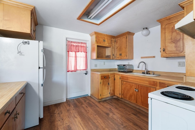 18555 Live Oak Rd, Red Bluff, CA 96080 - kitchen with white appliances, light countertops, and a sink