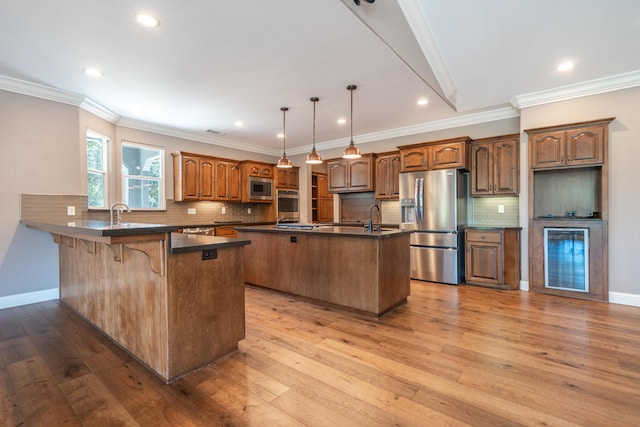 kitchen with stainless steel appliances, a peninsula, dark countertops, decorative backsplash, and ornamental molding