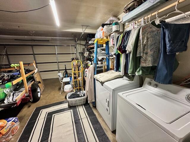 3580 Ricardo Ave, Redding, CA 96002 - laundry room with a garage and independent washer and dryer