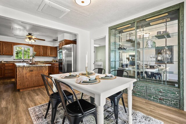 19186 Knighton Rd, Redding, CA 96001 - dining area with dark wood-style flooring and a ceiling fan