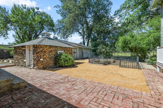 19186 Knighton Rd, Redding, CA 96001 - view of patio / terrace with fence