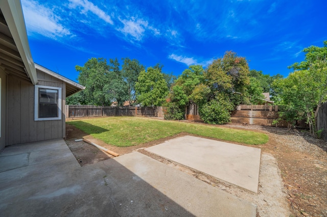 view of yard featuring a patio