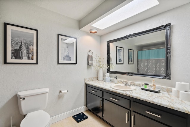 full bath featuring toilet, baseboards, tile patterned floors, vanity, and a shower with curtain