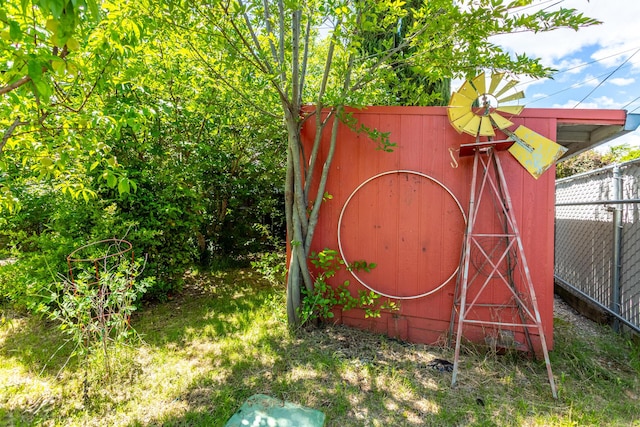 1556 Santa Fe Ave, Redding, CA 96003 - view of outbuilding featuring fence