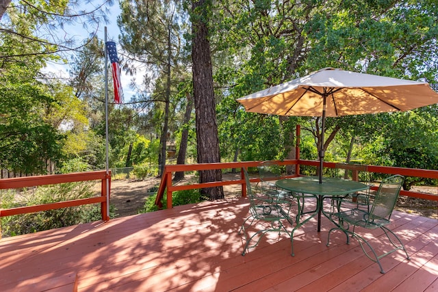 deck featuring outdoor dining space